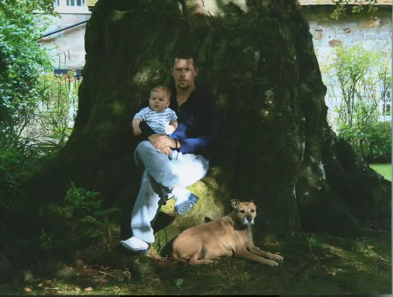 Movie Guide: พระเจ้าของโลกแฟชั่น มีได้แค่ “ ควีน “ เดียว แซ่บ ฉาว ! กว่าสารคดีเรื่องไหน ๆ เตรียมสำรวจทุกความดาร์กเบื้องหลังแฟชั่นระดับโลก ใน "McQueen แม็คควีน " สารคดีเจ้าของคะแนนรีวิวเต็ม 100