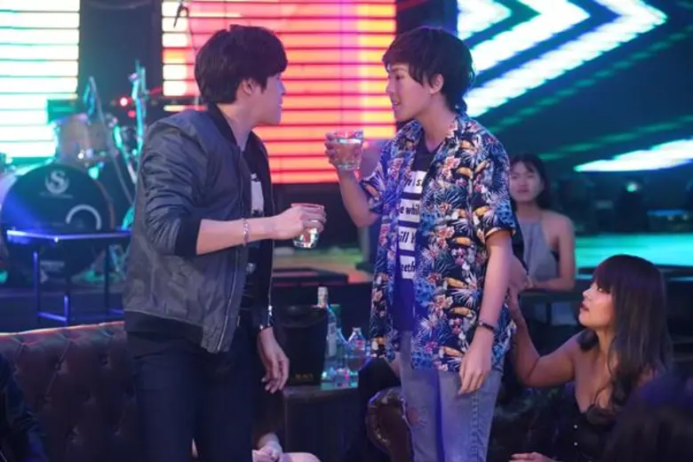 “วิลลี่” นำทีมแก๊งเพื่อนซี้ เที่ยวรอบดึก สอนเคล็ดลับการบริหารเสน่ห์ให้ “ลิลลี่” ใน “คุณพ่อจอมซ่าส์”