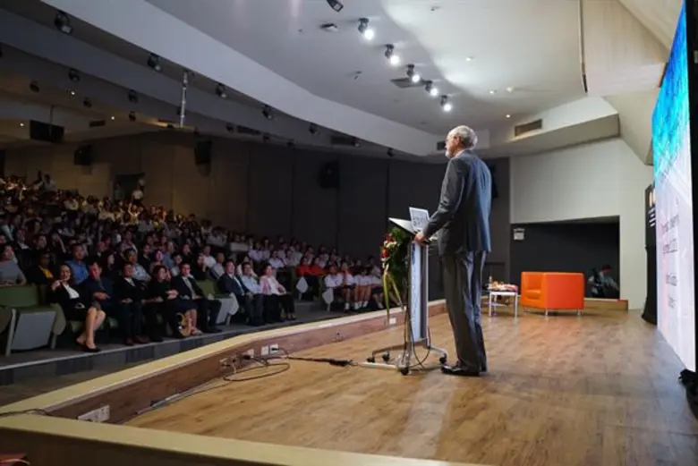 - วิทยาศาสตร์ฯ มธ. เชิญ "ศ.โรเบิร์ต ฮาร์เ...