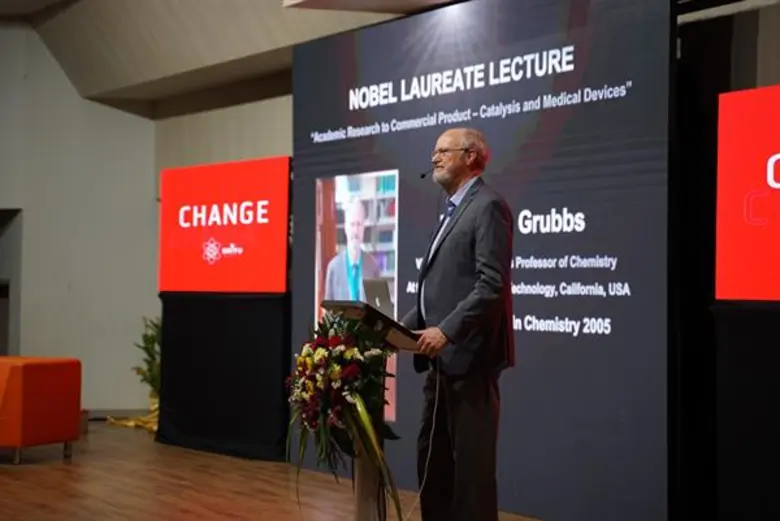 วิทยาศาสตร์ฯ มธ. ปักธงปั้น “นักวิทย์รุ่นใหม่” คิดนอกกรอบ-ต่อยอดสตาร์ทอัพ พร้อมชูตัวอย่างผลสำเร็จ เจ้าของโนเบลสาขาเคมี ปี 2005 ผลิตผลงานเสิร์ฟอุตสาหกรรม