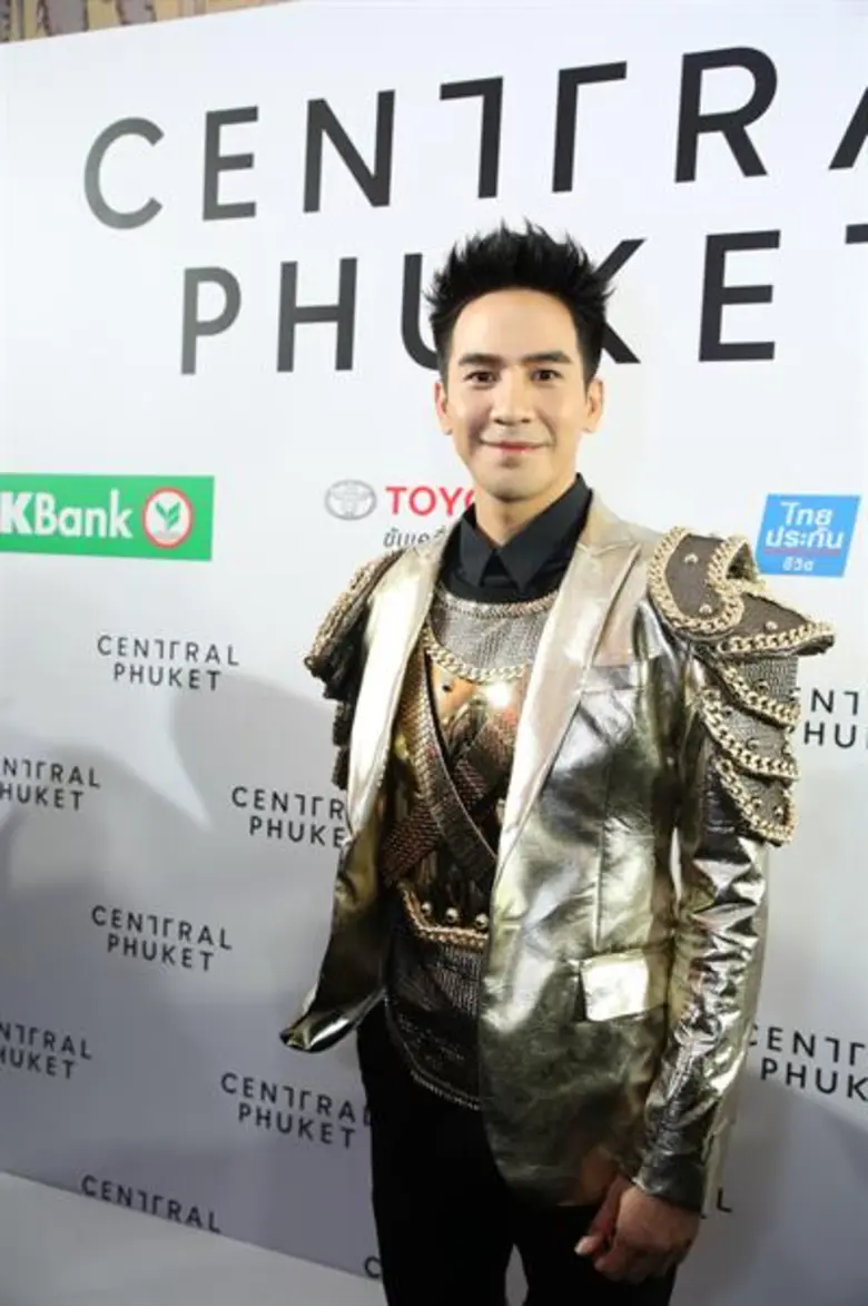 ยังคงเรียกเสียงกรี๊ดและสร้างปรากฎการณ์ห้า...