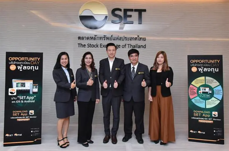 คุณกนกทิพย์ จันทร์พลังศรี (ที่ 2 จากซ้าย)...