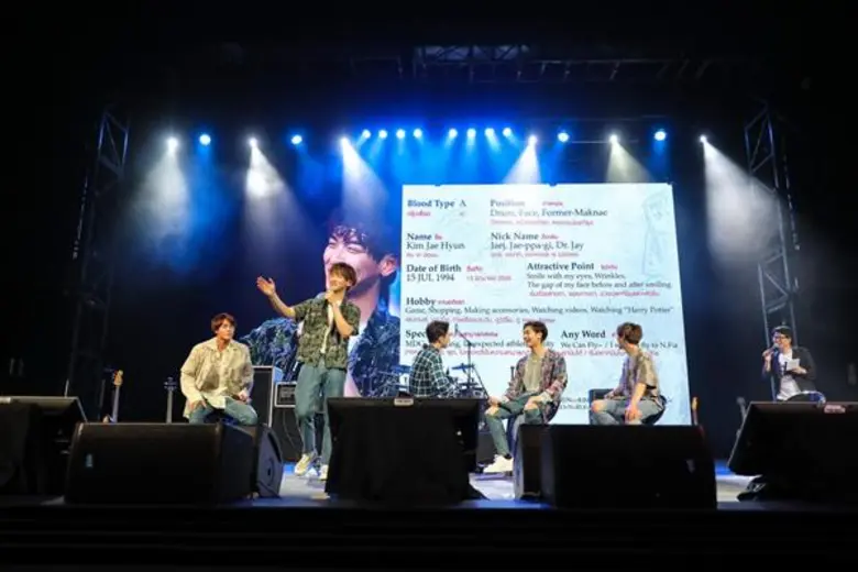 และแล้วก็ถึงวันของหนุ่มๆ "เอ็น.ฟลายอิ้ง" ...