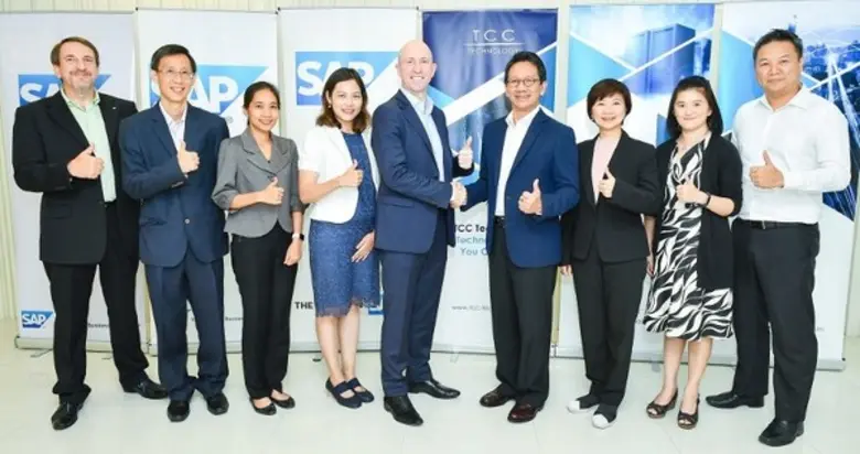 นายวรดิษฐ์ วิญญรัตน์ กรรมการบริหารและรักษ...