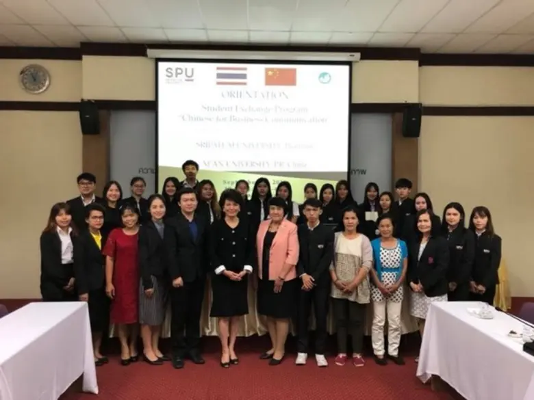 นักศึกษาสาขาวิชาภาษาจีนสื่อสารธุรกิจ คณะศ...