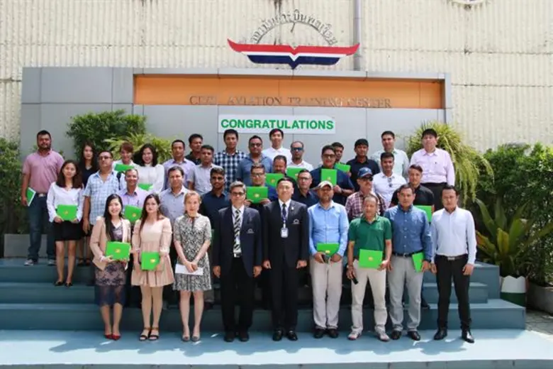 พลเรือตรี ปิยะ อาจมุงคุณ ผู้ว่าการ สถาบัน...