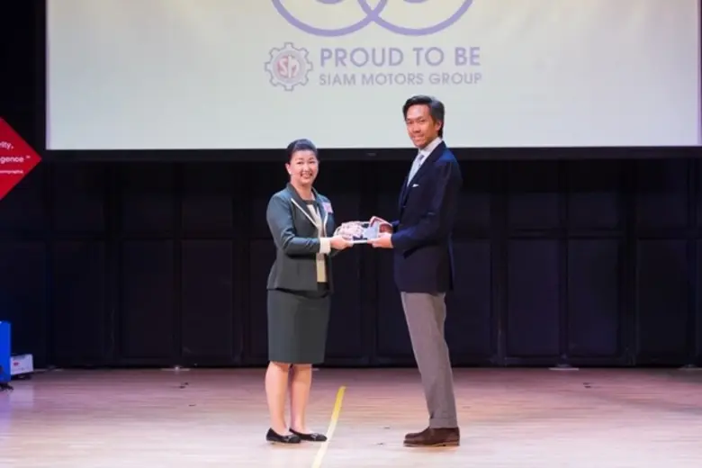 "ที่แห่งนี้ SMG พวกเรานี้ PROUD TO BE ได้...