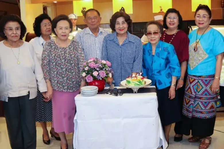 คุณหญิงแสงเดือน ณ นคร ประธานมูลนิธิสงเครา...