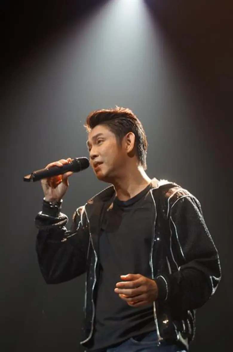 “ร้อง เต้น คือชีวิต...เมื่อฝันไม่มีวันหมดอายุ  ผมก็จะต่อฝันด้วยการที่จะร้องและเต้นจนหยดสุดท้าย...VIT AF1” พบกับคอนเสิร์ตเต็มรูปแบบ  “ดิ้น...ออน เดอะ ฟลอร์ ปี 2” Vit Af Live @ ศาลาเฉลิมกรุง