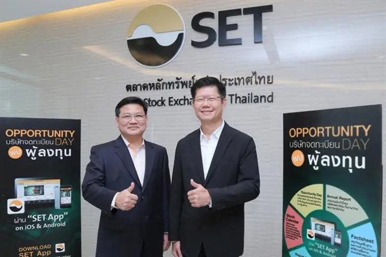 คุณบุญชัย สุวรรณวุฒิวัฒน์ (ขวา) ประธานเจ้...