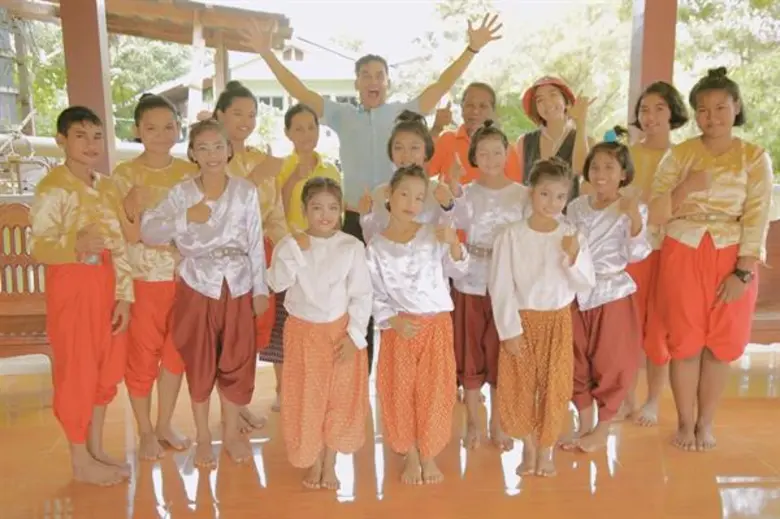 ทีวีไกด์: รายการ "หลงรักยิ้ม"  เช็คอินสระแก้ว เมืองสวยแดนบูรพา กับฝรั่ง “แดเนียล” และสาว “มิ้น มิณฑิตา”