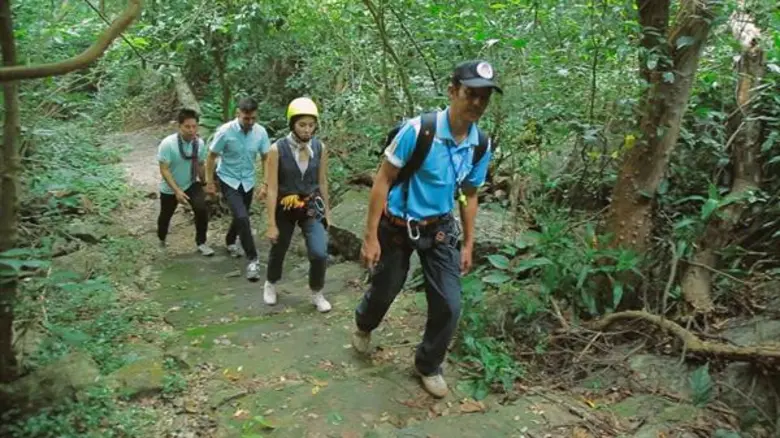 ทีวีไกด์: รายการ "หลงรักยิ้ม"  เช็คอินสระแก้ว เมืองสวยแดนบูรพา กับฝรั่ง “แดเนียล” และสาว “มิ้น มิณฑิตา”