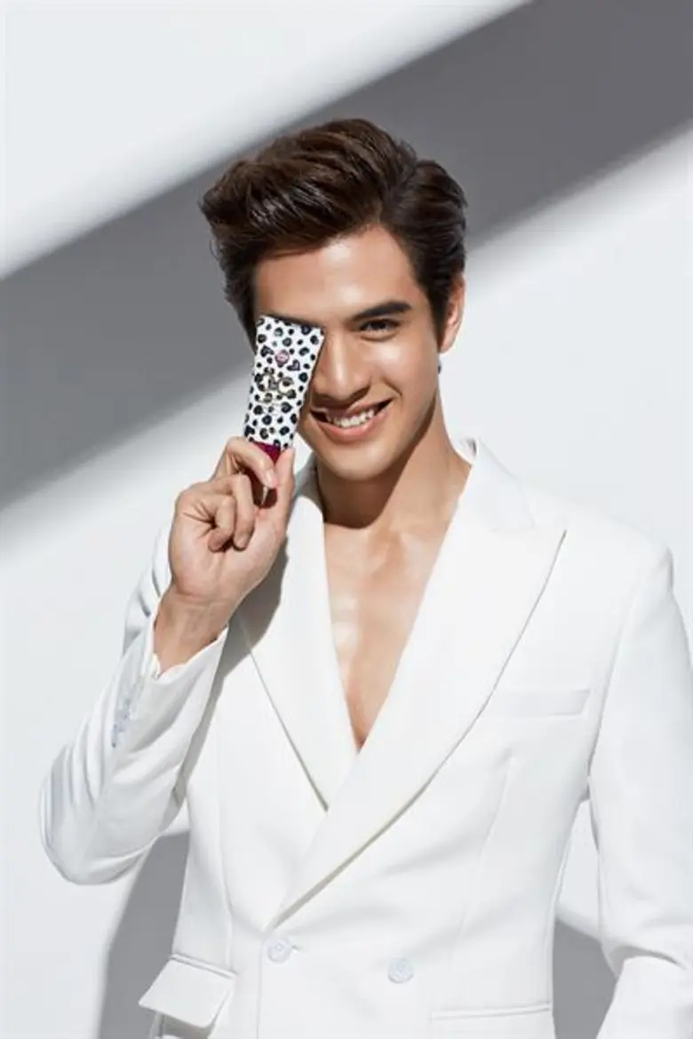 มาแรงแซงทางโค้งเบียดพระเอกรุ่นพี่ตกกระป๋อ...