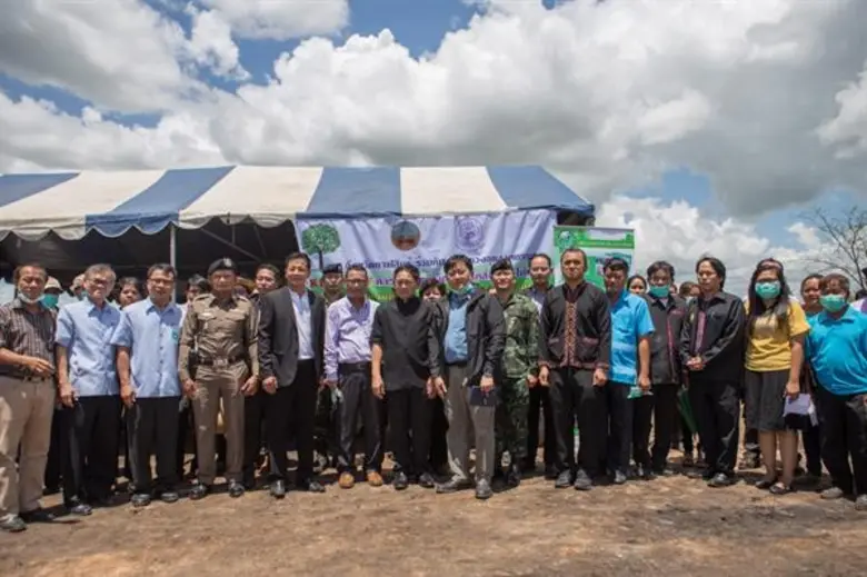 คุณศุภวัฒน์ คุณวรวินิจ (แถวหน้าที่ 5 จากซ...