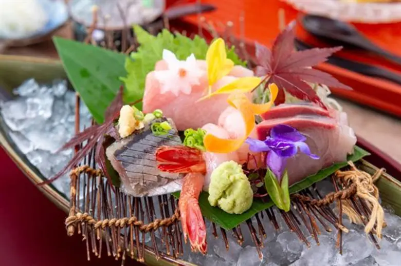 อาหารชุดพิเศษช่วงฤดูใบไม้ร่วงในประเทศญี่ปุ่น ณ ห้องอาหาร ยามาซาโตะ