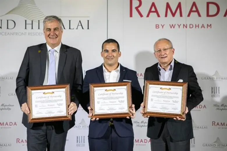 บลู ฮอริซัน เดเวลลอปเมนท์ส ผนึกกำลัง คอส โมโพลิแทน ฮอสพิทาลิตี้ ภายใต้แบรนด์วินด์แฮม ขยายอาณาจักรธุรกิจอสังหาฯ เปิดตัวโปรเจ็กต์ยักษ์เกรดพรีเมี่ยม รามาดา พลาซ่า แกรนด์ หิมาลัย โอเชี่ยนฟร๊อนต์ เรสซิเดนส์