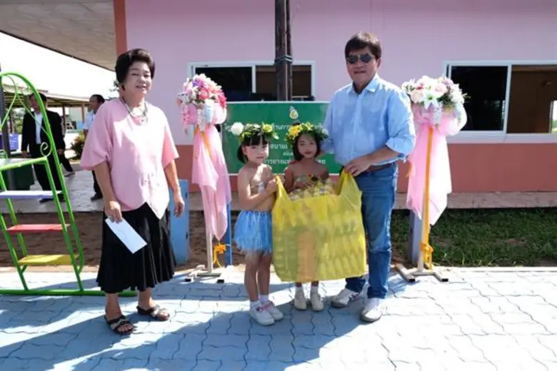 กยท. ลุยกิจกรรม CSR นำยางพาราแปรรูปปูพื้นสนามเด็กเล่นส่งเสริมสุขภาพ-พัฒนาการที่ดีของเด็ก ควบคู่การเพิ่มปริมาณใช้ยางภายในประเทศ