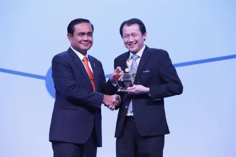 พลเอกประยุทธ์ จันทร์โอชา นายกรัฐมนตรี มอบ...