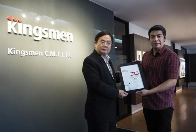 นายชยวัฒน์ พิเศษสิทธิ์ (คนซ้าย) ประธานกรร...