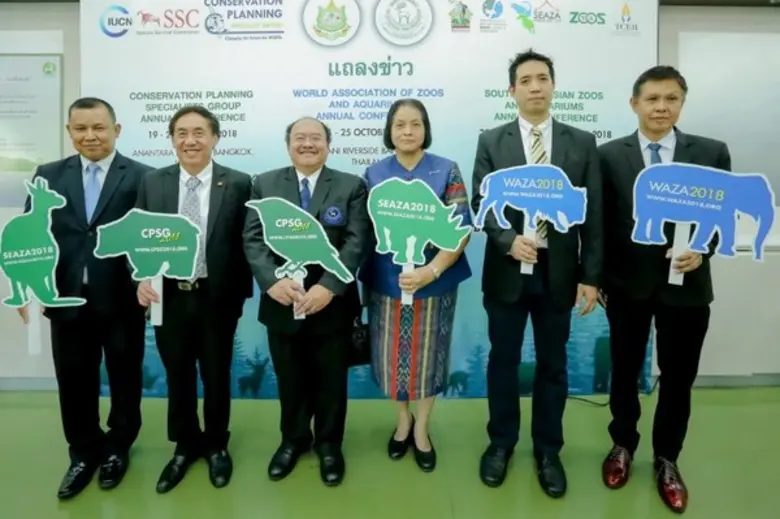 รศ. น.สพ.ปานเทพ รัตนากร (ที่ 3 จากซ้าย) ป...