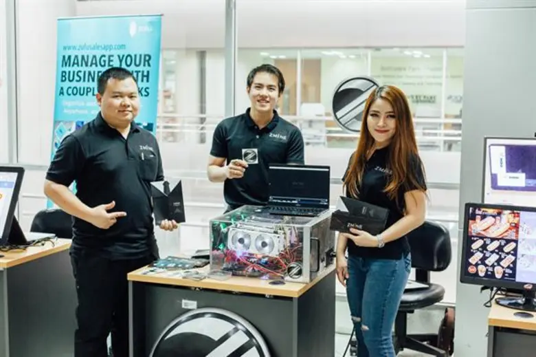 นายวันสฤษดิ์ เขียววิมล (ลำดับที่ 1 จากซ้า...