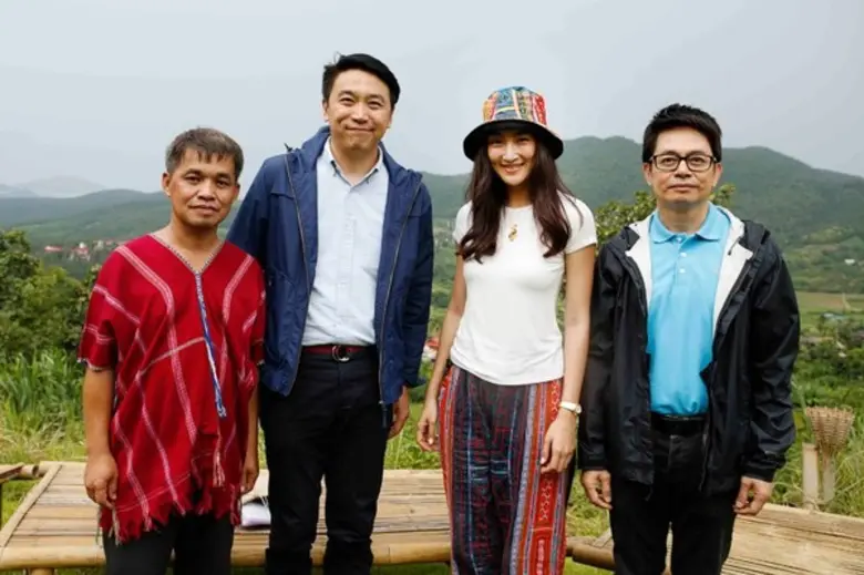 ตระเวนเดินทางทำบุญกับคุณแม่อยู่เป็นประจำ ...