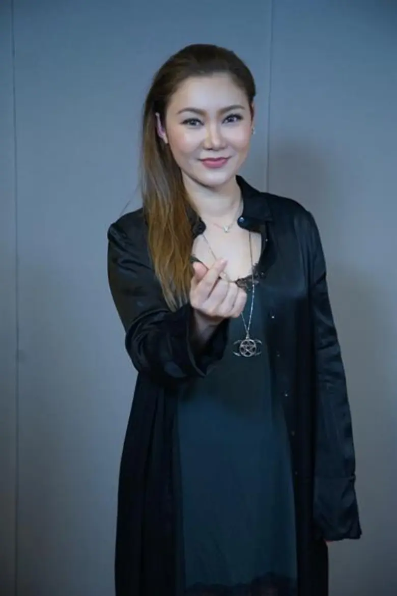 เป็นอีกหนึ่งนักร้องดีว่า แถวหน้าของเมืองไ...