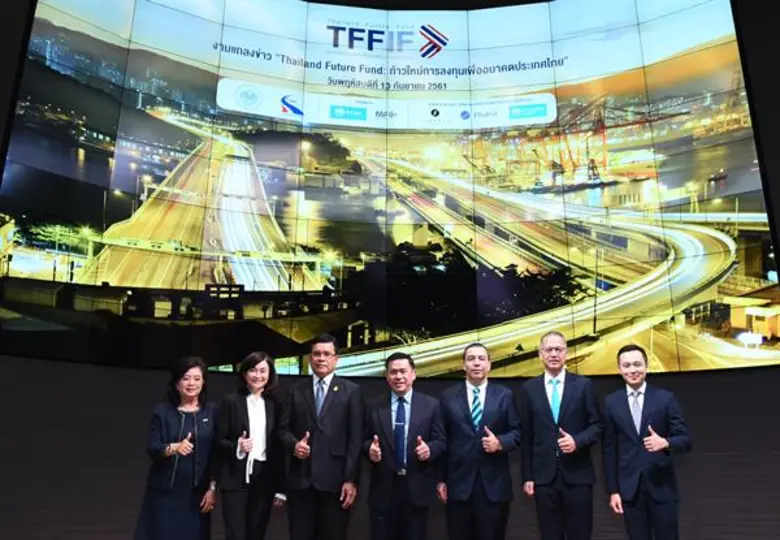 นายประภาศ คงเอียด (ที่ 3 จากซ้าย) ผู้อำนว...