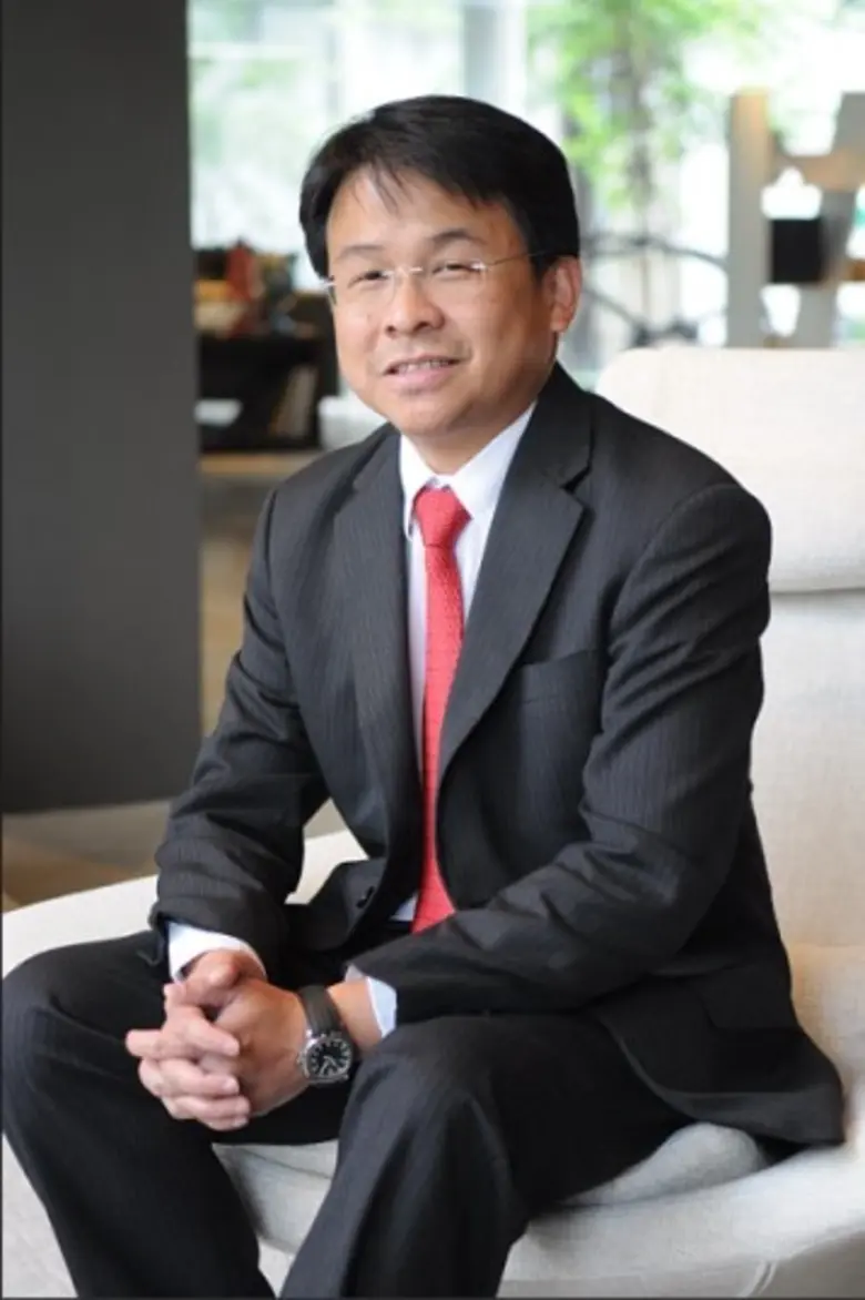 นายสุภัค ลายเลิศ กรรมการอำนวยการ และประธา...