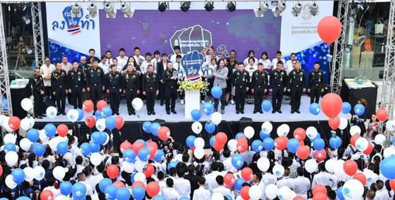 กองทัพบก เปิดนิทรรศการรู้คุณแผ่นดิน ศาสตร์พระราชา สู่การพัฒนาอย่างยั่งยืน” พร้อมมอบรางวัลภาพวาด ภาพยนตร์สั้น และโมเดล ศาสตร์พระราชา