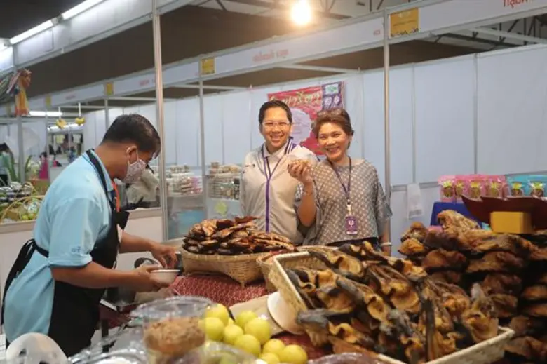 เทกระจาด ไม่ขนของกลับ กับของดี ราคาถูก ในงานมหกรรมตลาดนัด