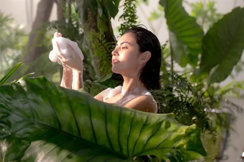 “สเนลไวท์” ปล่อยโฆษณาชุดใหม่ เอาใจคนรักอโรม่า