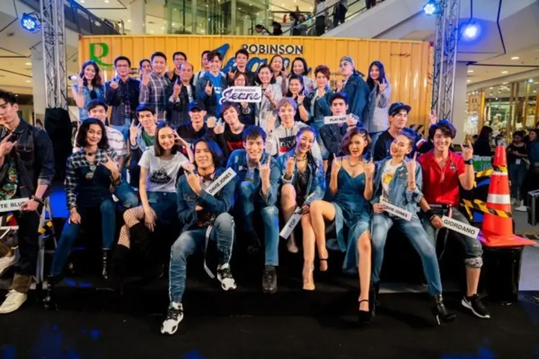กรี๊ดแรง! บอสวศิน 'ฟิล์ม - ธนภัทร' แท็กทีม 'ซีดี - กันต์ธีร์' โชว์เทรนด์ยีนส์สตรีทสไตล์ ในสุดยอดแคมเปญยีนส์แห่งปี 'ROBINSON JEANS'	
