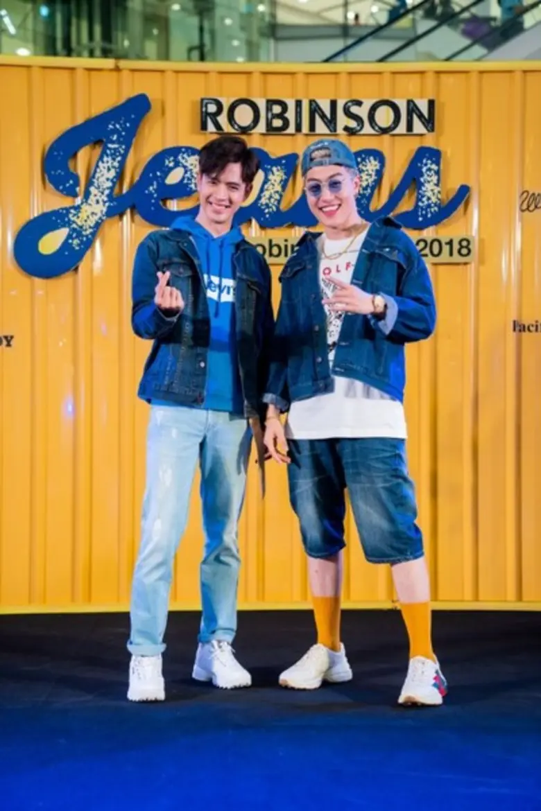 กรี๊ดแรง! บอสวศิน 'ฟิล์ม - ธนภัทร' แท็กทีม 'ซีดี - กันต์ธีร์' โชว์เทรนด์ยีนส์สตรีทสไตล์ ในสุดยอดแคมเปญยีนส์แห่งปี 'ROBINSON JEANS'	