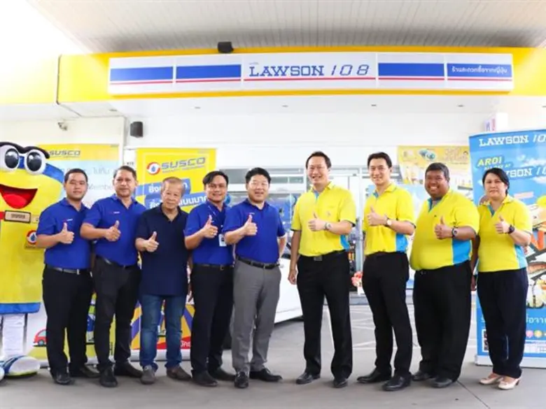 นายชัยฤทธิ์ สิมะโรจน์ (กลางขวา) กรรมการผู...