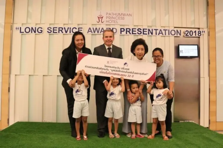 โรงแรมปทุมวันปริ๊นเซส ร่วมทำบุญตักบาตรเนื่องในโอกาสวันครบรอบ 22 ปี โรงแรมปทุมวัน ปริ๊นเซส	