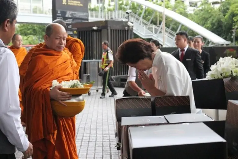 โรงแรมปทุมวันปริ๊นเซส ร่วมทำบุญตักบาตรเนื่องในโอกาสวันครบรอบ 22 ปี โรงแรมปทุมวัน ปริ๊นเซส	