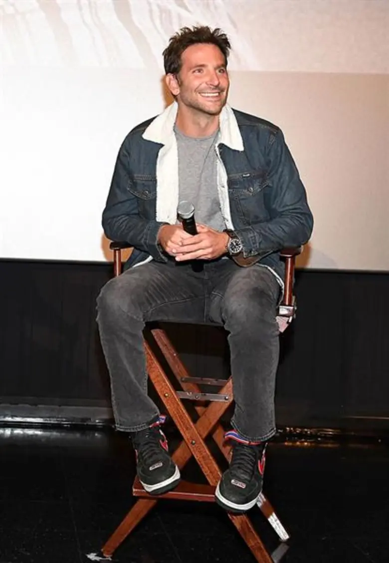 ฉายเดี่ยว!!! แบรดลีย์ คูเปอร์ ที่ได้เดินท...