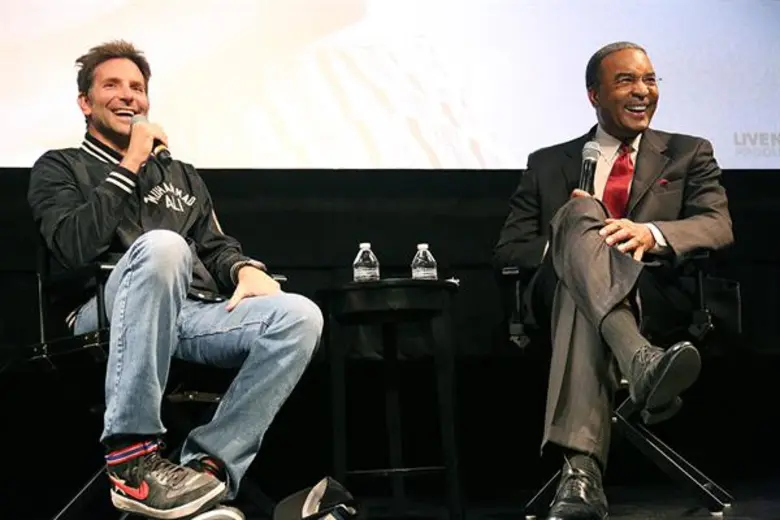 Movie Guide: แบรดลีย์ คูเปอร์ ฉายเดี่ยว เดินสายโปรโมทภาพยนตร์ A Star Is Born ที่ กรุงวอชิงตัน ดี.ซี., ฟิลาเดลเฟีย และแอตแลนตา ประเทศสหรัฐอเมริกา