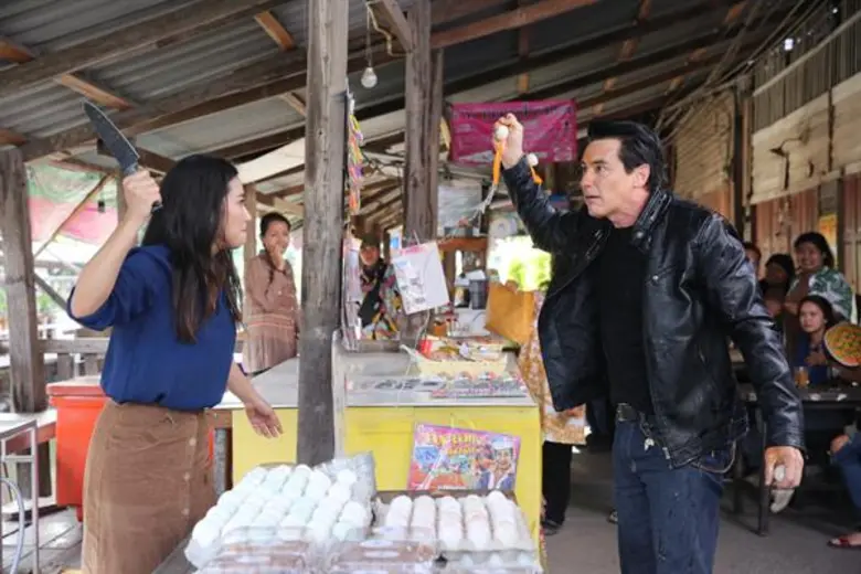 “ป๊อก” ปรี๊ดแตก “วิลลี่” ยั่วโมโห ปาไข่ใส่หน้าไม่ยั้ง ใน “คุณพ่อจอมซ่าส์”