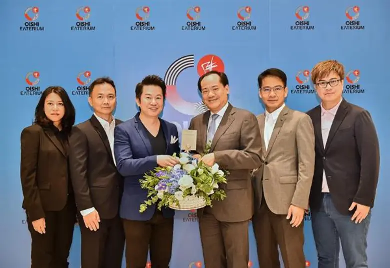 ไพศาล อ่าวสถาพร (ที่ 3 จากซ้าย) รองกรรมกา...