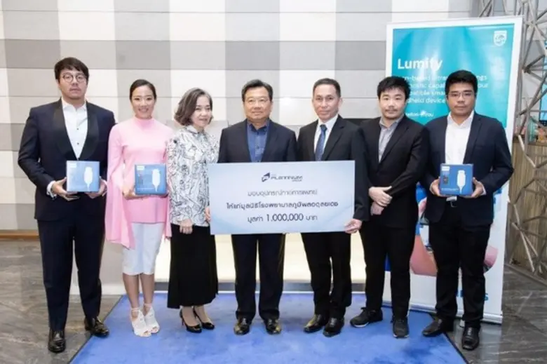 นายสุรชัย โชติจุฬางกูร (ที่ 4 จากซ้าย) ปร...