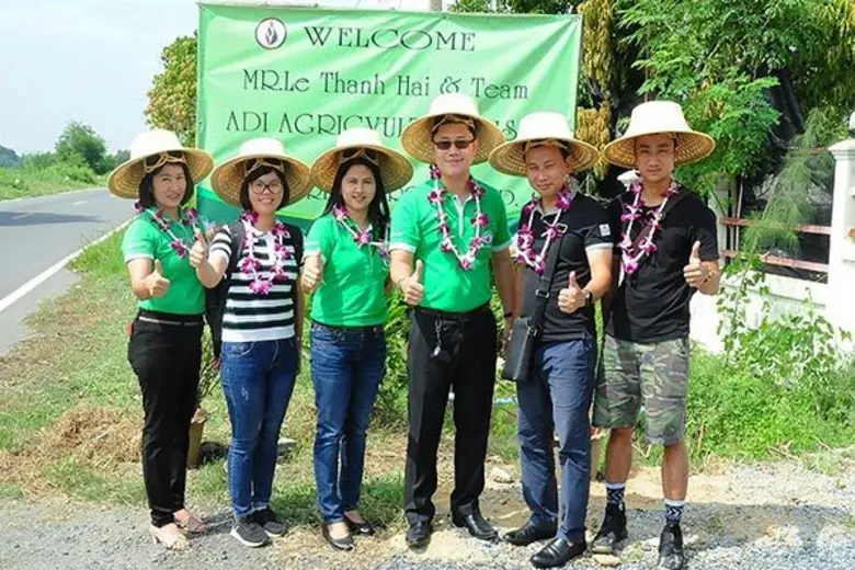 นายมนตรี บุญจรัส (ที่ 3 จากขวา) ประธานกรร...