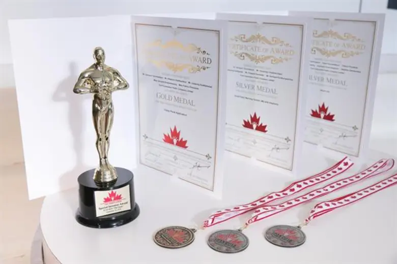 นวัตกรกลุ่มทรู คว้า 4 รางวัลนวัตกรรมระดับโลกโดดเด่นทั้งประเภทองค์กรและผลงานประดิษฐ์คิดค้นในเวทีการประกวด “International Invention & Innovation in Canada 2018 (iCAN 2018)” ณ เมืองโทรอนโต ประเทศแคนาดา