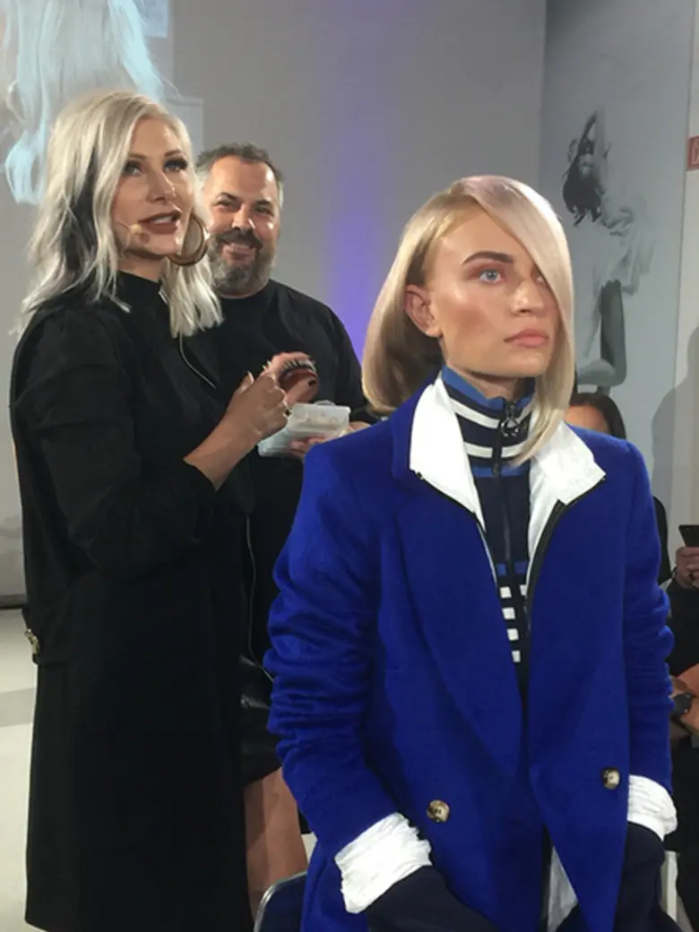 ชวาร์สคอฟ โปรเฟสชั่นแนล เผยโฉม เทรนด์ผมระดับโลก Essential Looks 2018 Autumn/Winter 2018 สู่ช่างผมไทย ให้กล้าเปลี่ยน เพื่อโดดเด่น กันทั่วประเทศ	