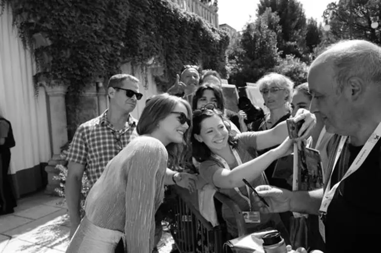 เผยภาพเบื้องหลังสุดชิล! ของเหล่านักแสดงนำ The Favourite โดยช่างภาพชื่อดัง เกร็ก วิลเลียมส์ ในงานเทศกาลภาพยนตร์นานาชาติเวนิส ครั้งที่ 75