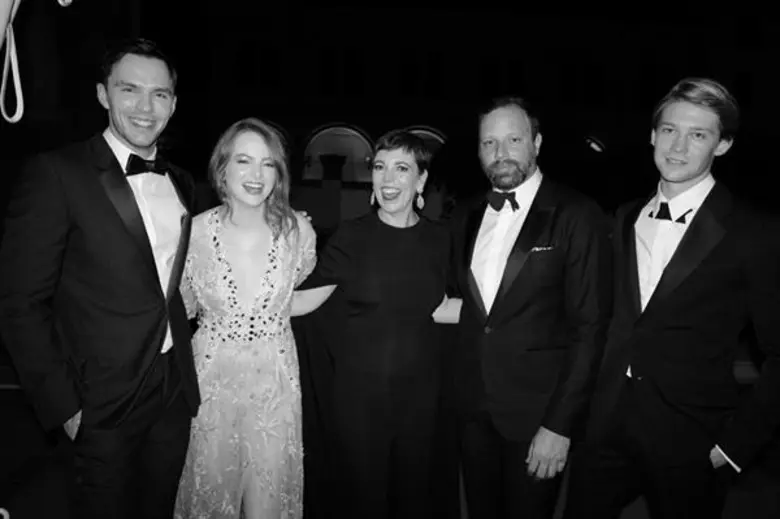 เผยภาพเบื้องหลังสุดชิล! ของเหล่านักแสดงนำ The Favourite โดยช่างภาพชื่อดัง เกร็ก วิลเลียมส์ ในงานเทศกาลภาพยนตร์นานาชาติเวนิส ครั้งที่ 75