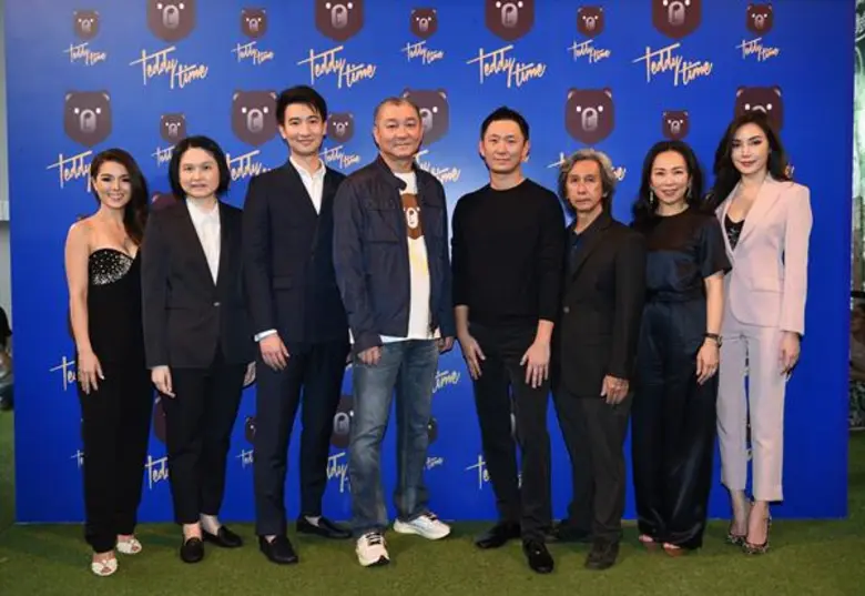 คริษฐ์ ศรีทองเสถียร (ที่ 3 จากซ้าย) กรรมก...