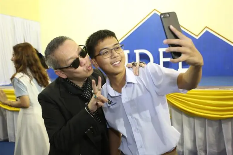 “ตือ-สมบัษร” แชร์ไอเดียเตรียมตัวก่อนเข้ารั้วมหาวิทยาลัย ให้แก่นักเรียนม.6 ในกิจกรรม “I-DEE ชีวิตดี เมื่อมี ไอ-ดี”