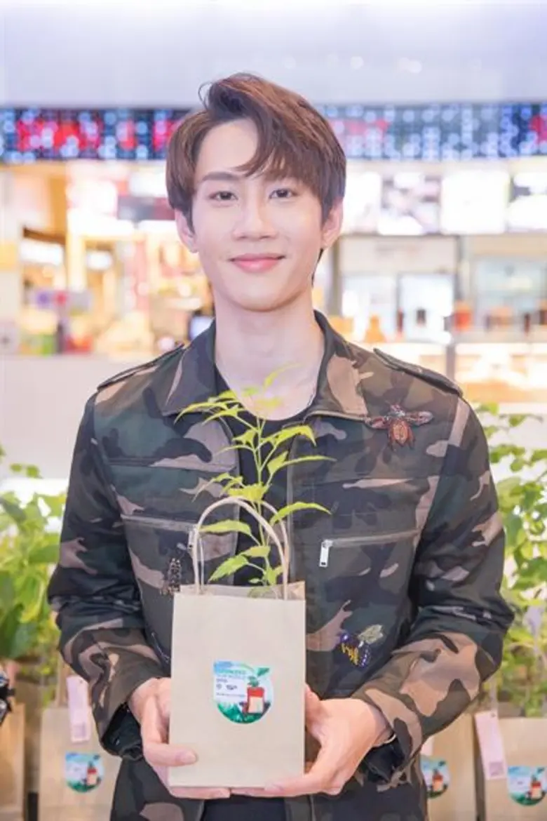 กัปตัน ชวนสร้างโลกสีเขียว กับกิจกรรม “เอส เอฟ แจกกล้า รักษ์โอโซนโลก”